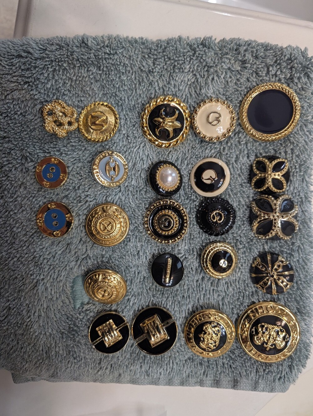 Designer Vintage Buttons - Set of 13 Assorted Women's Accessories
